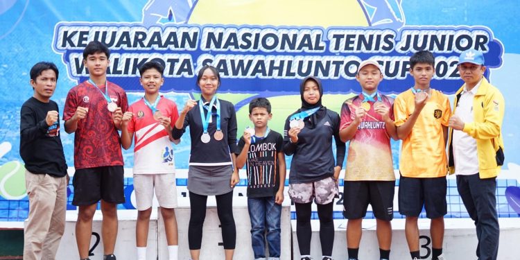 Petenis Sawahlunto Raih Prestasi di Kejuaraan Nasional Tenis Junior TDP Walikota Cup
