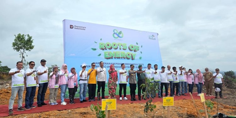 Peringati Hari Penanaman Pohon Nasional, Dukung Upaya Penghijauan di Kampar oleh PLN UID Riau