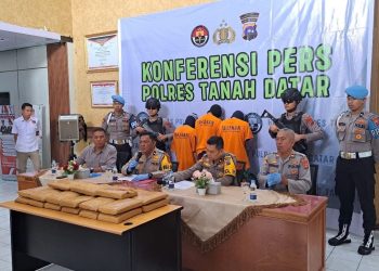 Polres Tanah Datar Tangkap Tiga Kurir Ganja dan Sita 27 Paket Besar Siap Edar
