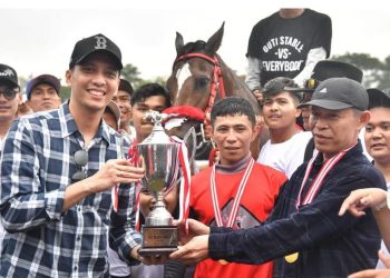 Kuda Melia Guti Juara Pacuan Kuda Sawahlunto Derby 2025 di Stabel Bukittinggi