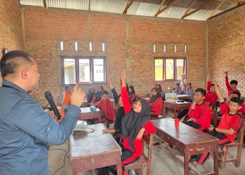 Program TJSL PLN Icon Plus Selenggarakan Edukasi Digital dan Bantuan Pendidikan di UPT SMPN 10 Tambang