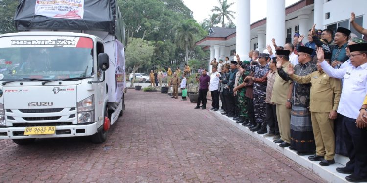 Bupati Asahan dan Forkopimda Lepas Bantuan untuk Korban Bencana di Sumatera Utara Aceh dan Sumatera Barat