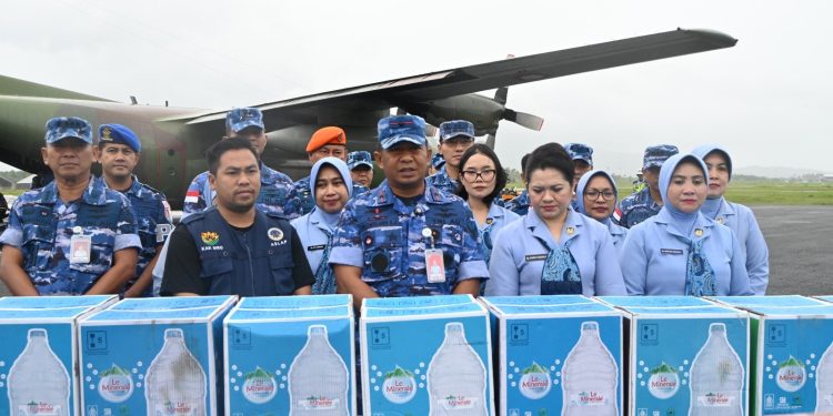 Lanud RSA Natuna Kirim 6,4 Ton Bantuan untuk Korban Bencana di Sumatera