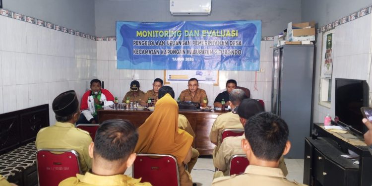 Pimpinan Monitoring dan Evaluasi Keuangan Desa di Sletreng oleh Camat Kapongan