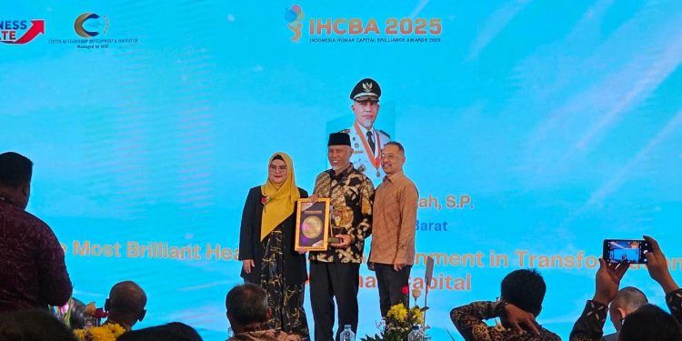 Transformasi SDM BUMD Sumbar Membawa Mahyeldi Mendapat Penghargaan Nasional