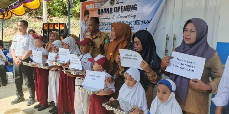 Peresmian SPPG Emalamo-Wai Ipa: Terima Kasih dari Anak Sekolah dan Guru Sula ke Presiden Prabowo