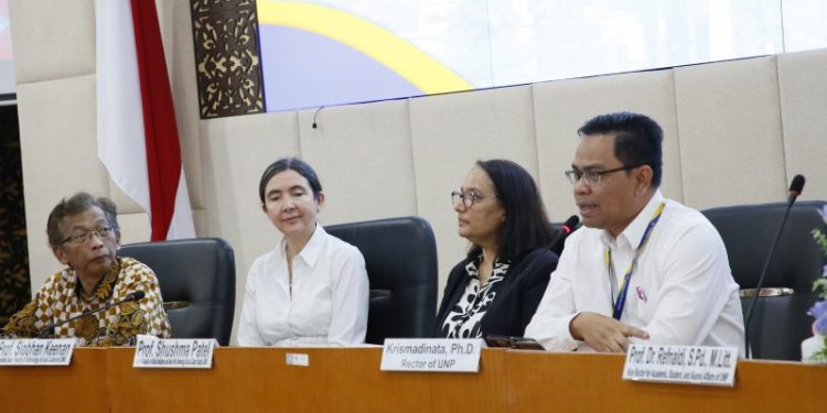 Kuliah Umum Internasional Perkuat Literasi AI di Perguruan Tinggi Bersama De Montfort University