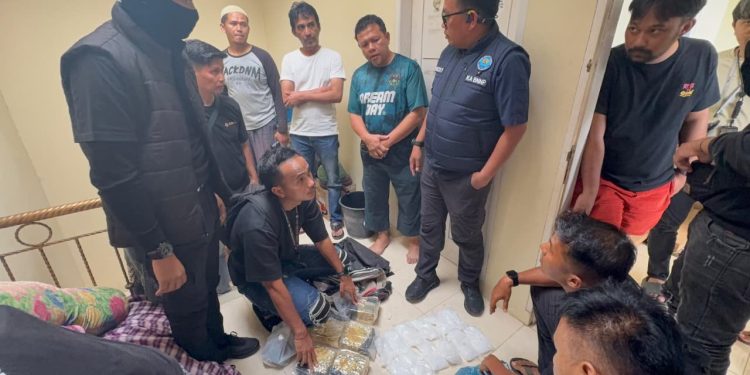 Gerebek Rumah di Bukittinggi, BNN Sumbar Amankan Pria dan Puluhan Paket Sabu