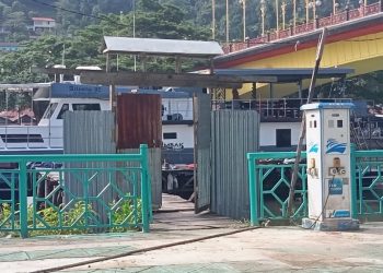 Kapal Sandar di Muara Batang Arau, Kawasan Surfing Menjadi Sorotan